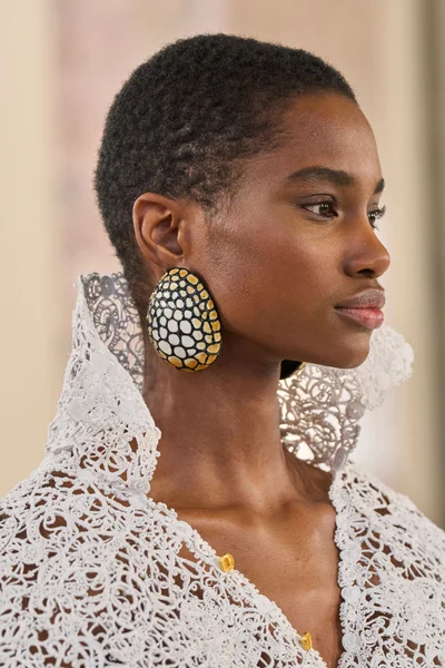 Look 19